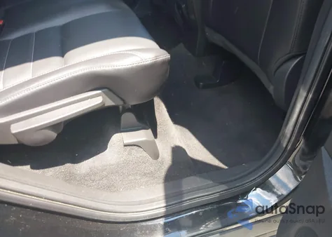 2016 Ford Escape Titanium z USA, uszkodzony, nr VIN 1FMCU9J91GUB64620